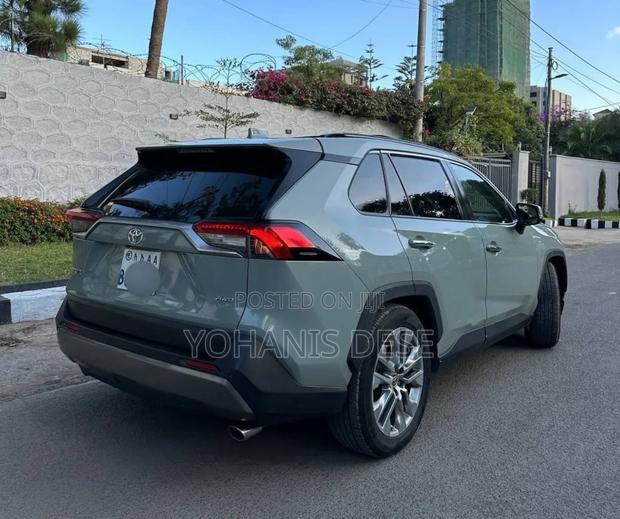 Toyota RAV4 2020 Green