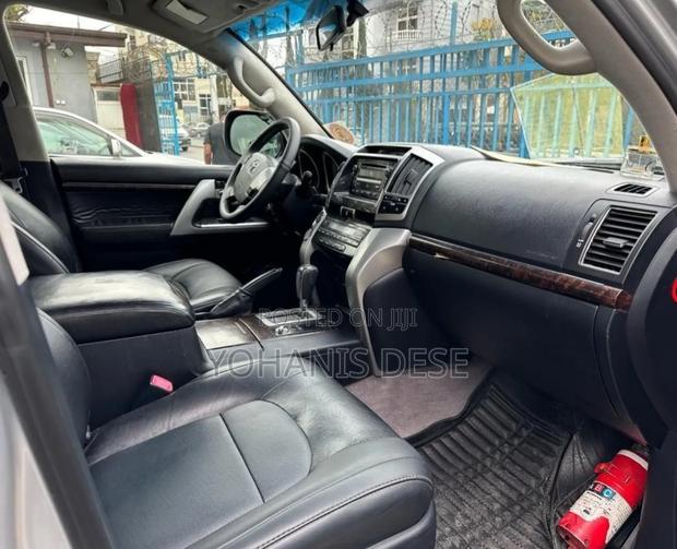 Toyota Land Cruiser 2014 Silver