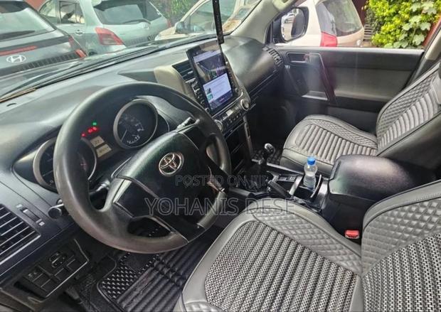 Toyota Land Cruiser Prado 2011 Black