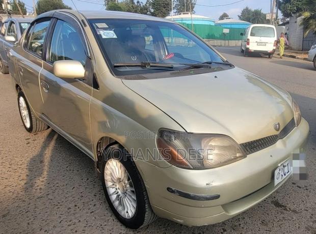 Toyota Platz 2001 Beige