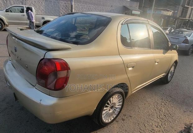 Toyota Platz 2001 Beige