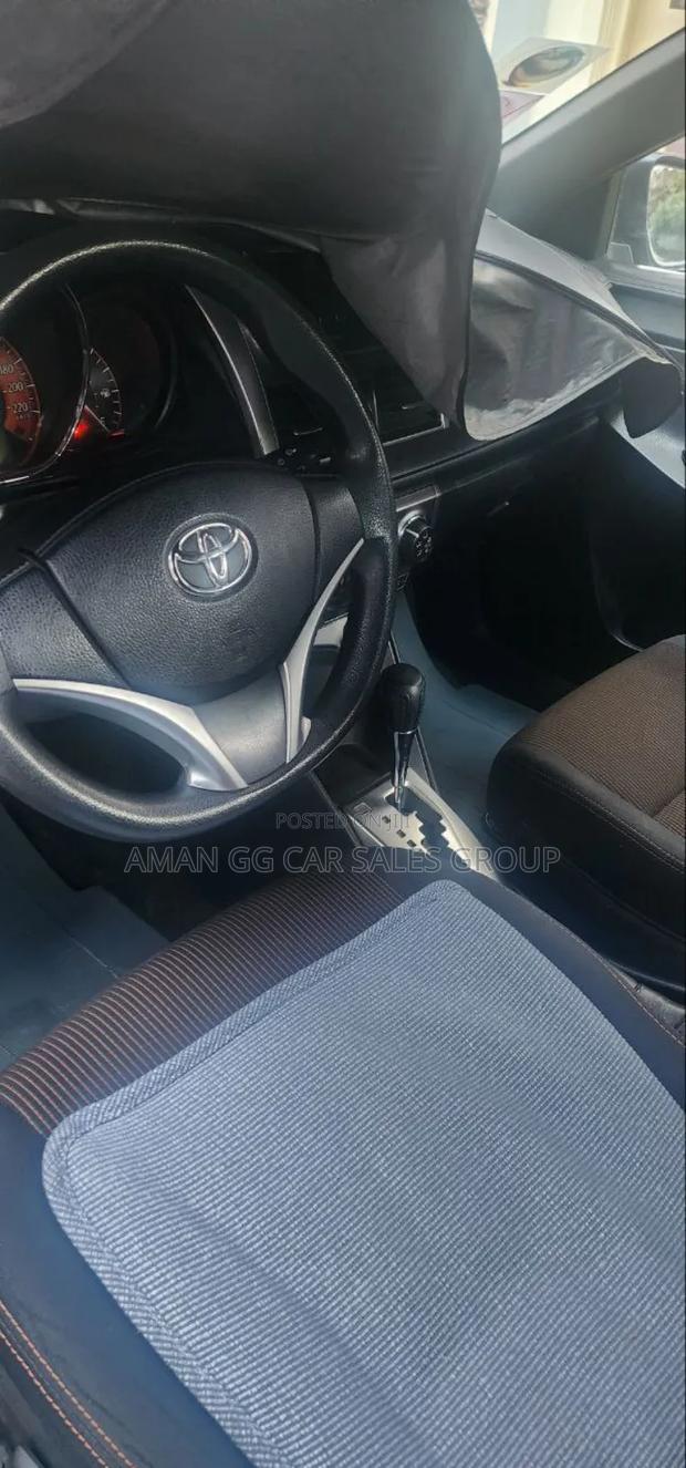 Toyota Yaris 2016 Gray