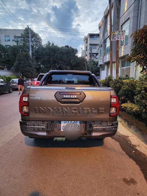 Toyota Hilux Revo Smart Cab Deisel 2.4 AWD 2022 Beige
