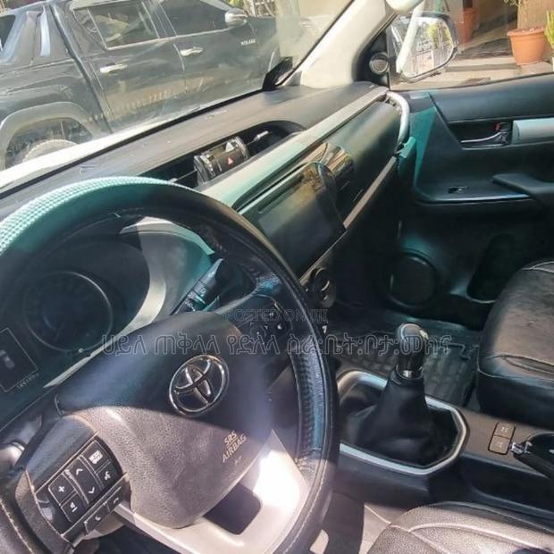 Toyota Hilux 2017 Ivory