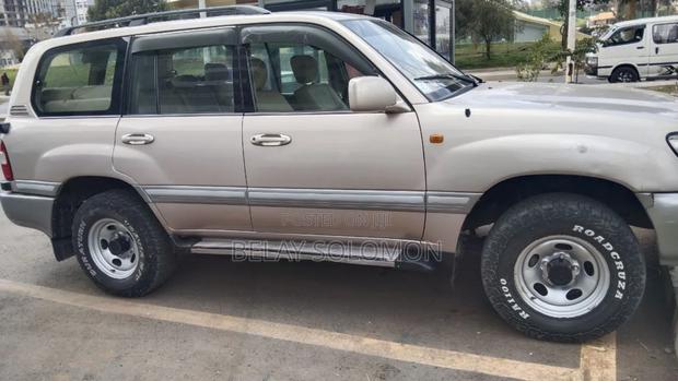 Toyota Land Cruiser 2004 Gold