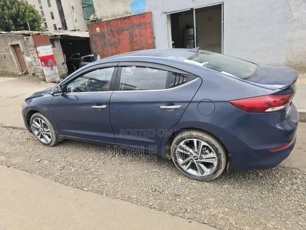 Hyundai Avante 2017 Blue