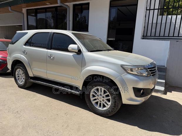 Toyota Fortuner 3.0 D AWD 2013 Gray