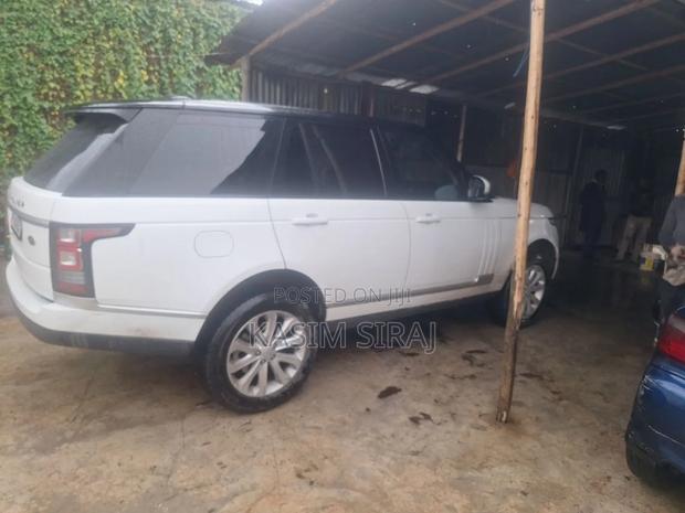 Land Rover Range Rover 3.0L Turbocharged Diesel Td6 2018 White