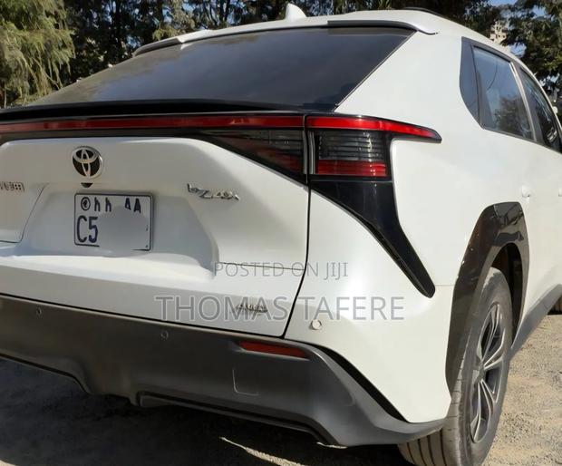 Toyota bZ4X 2024 White