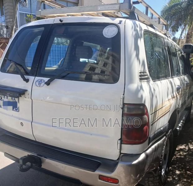 Toyota Land Cruiser 2004 White