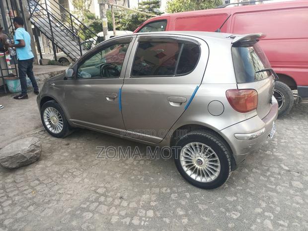 Toyota Vitz 1.0 FWD 5dr 2004 Silver