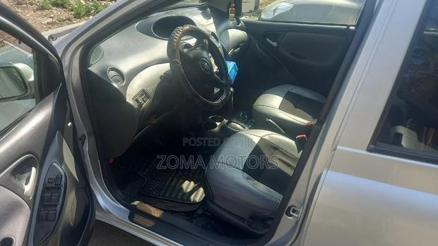 Toyota Vitz 1.0 FWD 5dr 2004 Silver