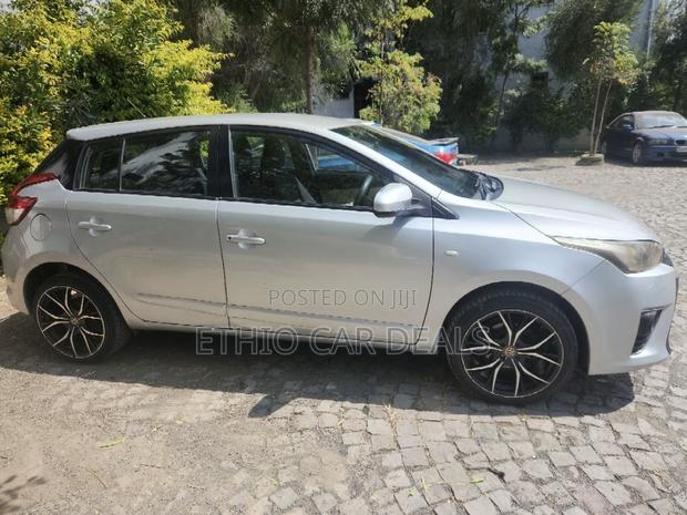 Toyota Yaris SE Hatchback 5dr 2014 Silver