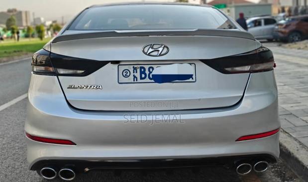 Hyundai Elantra 2016 Silver