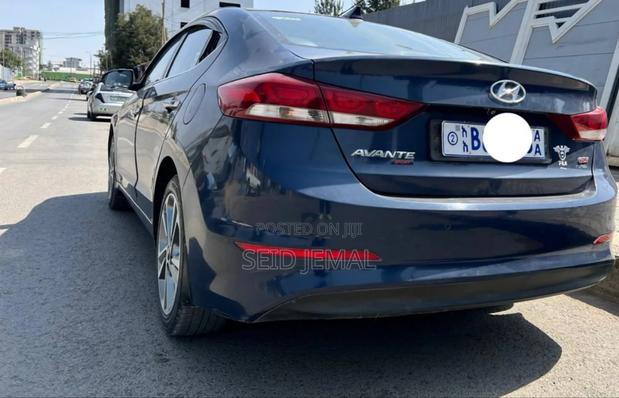 Hyundai Avante 2016 Blue