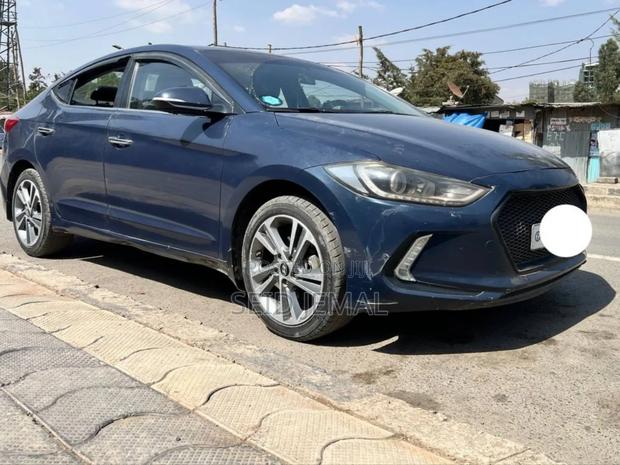 Hyundai Avante 2016 Blue