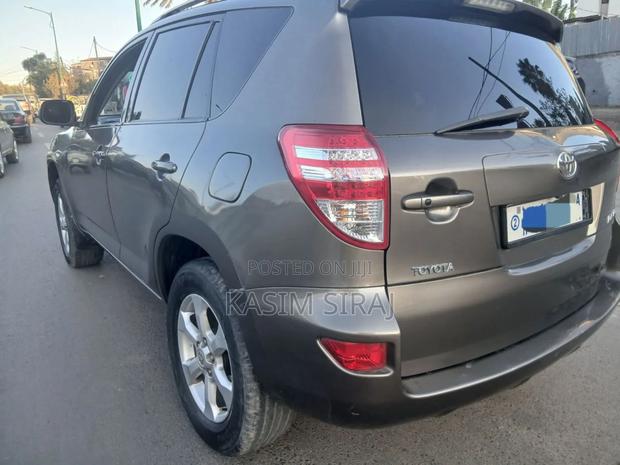 Toyota RAV4 Limited 2011 Gray