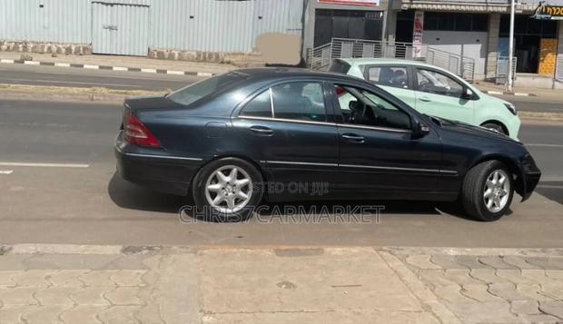 Mercedes-Benz E200 2002 Black