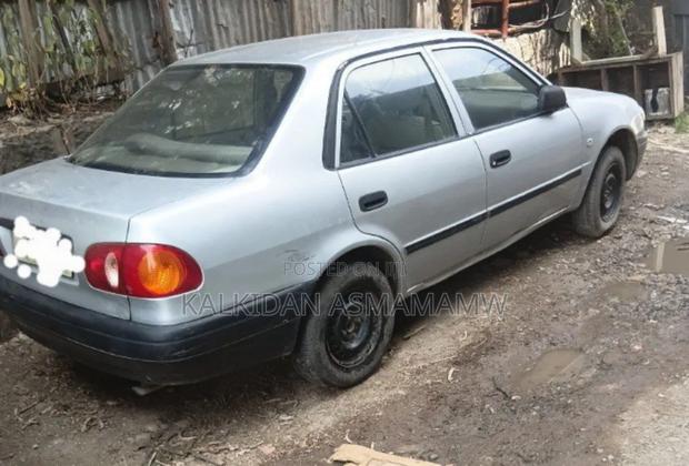 Toyota Corolla 2000 Silver