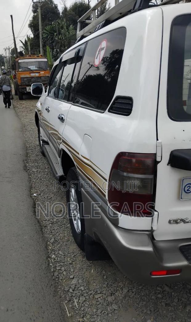 Toyota Land Cruiser 2003 White