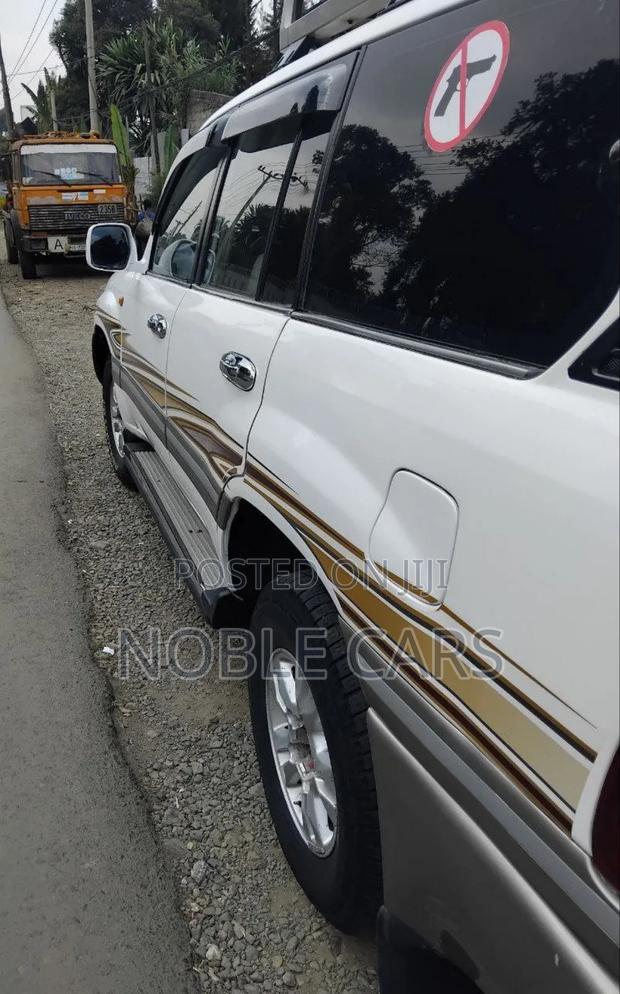 Toyota Land Cruiser 2003 White