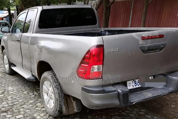 Toyota Hilux 2020 Gold