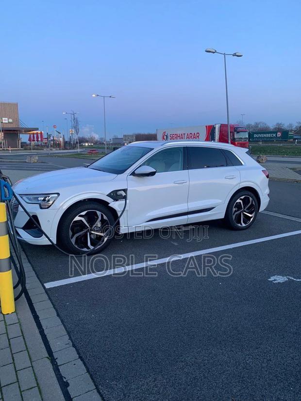 Audi Q4 e-tron 2023 White