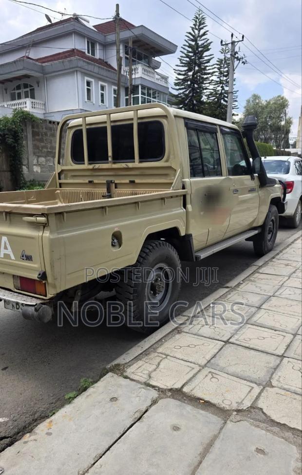 Toyota Land Cruiser 2021 Gold