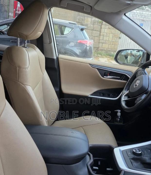 Toyota RAV4 2023 White