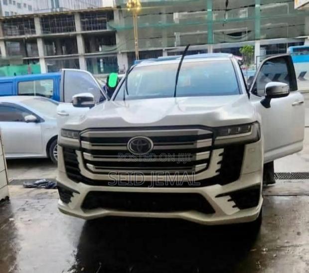 Toyota Land Cruiser 2023 White