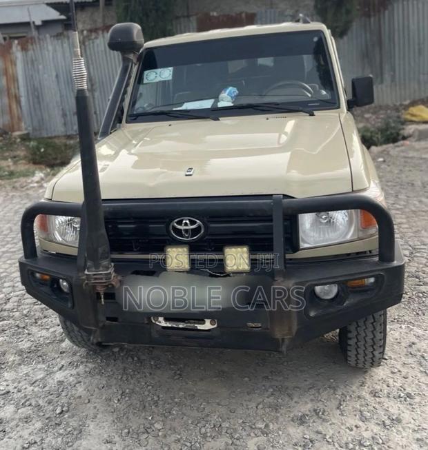 Toyota Land Cruiser 2020 Gold