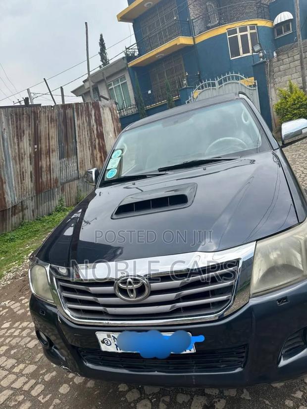Toyota Hilux 2012 Matt Black