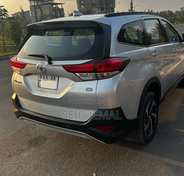 Toyota Rush 2021 Silver