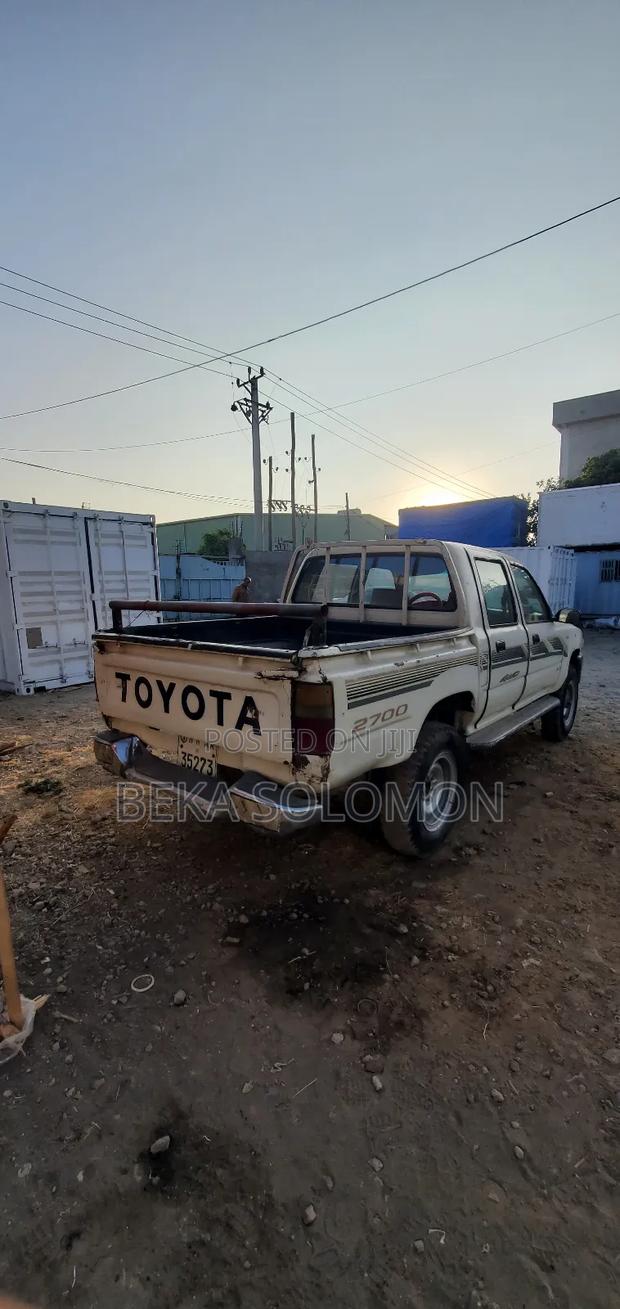 Toyota Hilux 1996 White