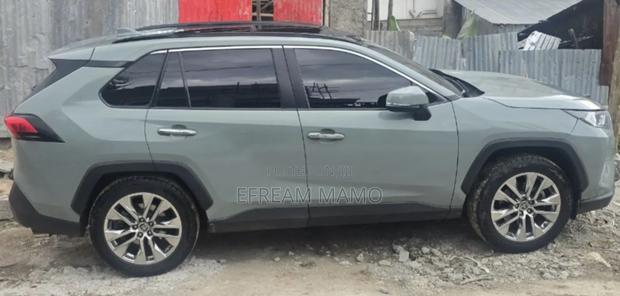 Toyota RAV4 2021 Green