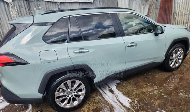 Toyota RAV4 2021 Green