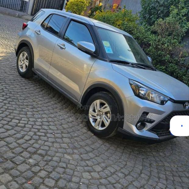 Toyota Raize 2023 Gold