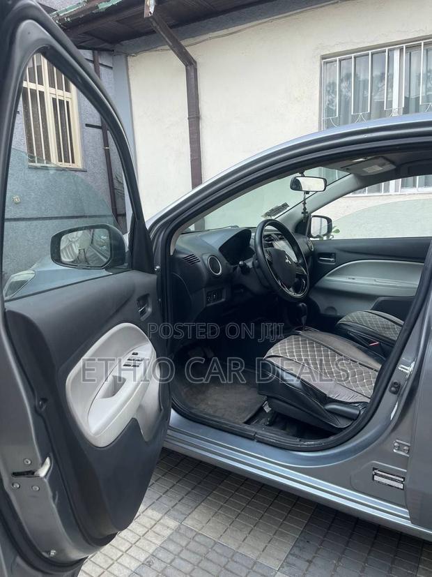 Mitsubishi Attrage 2021 Gray