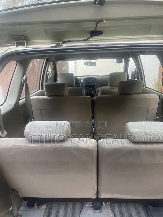 Toyota Avanza 2013 Gold