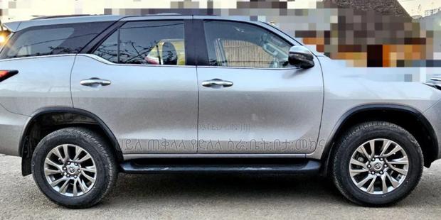 Toyota Fortuner 2023 Teal