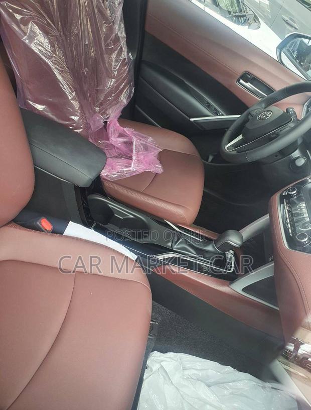 New Toyota Corolla Cross Hybrid SE AWD 2023 Silver