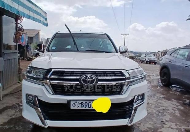 Toyota Land Cruiser 2012 White
