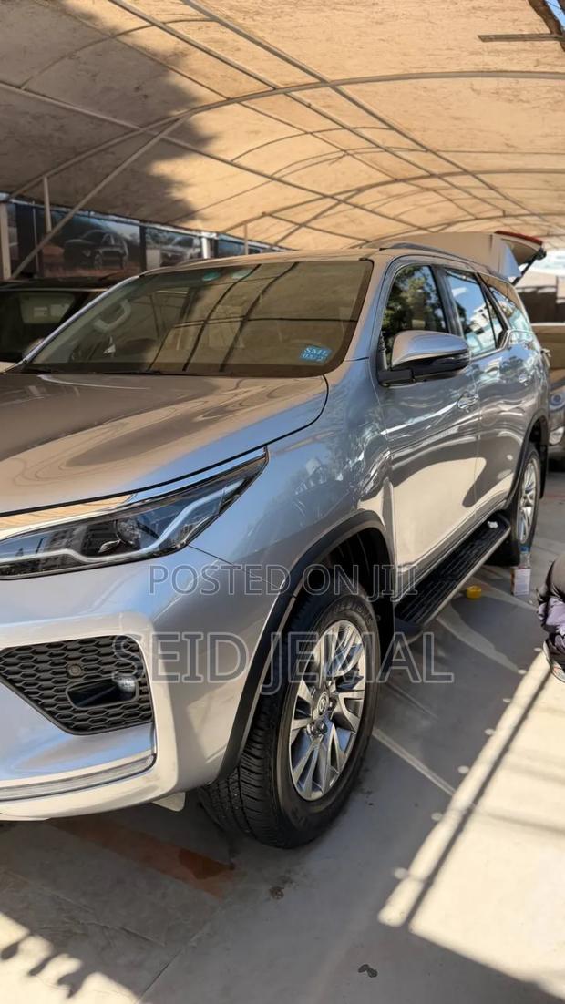 Toyota Fortuner 2023 Black