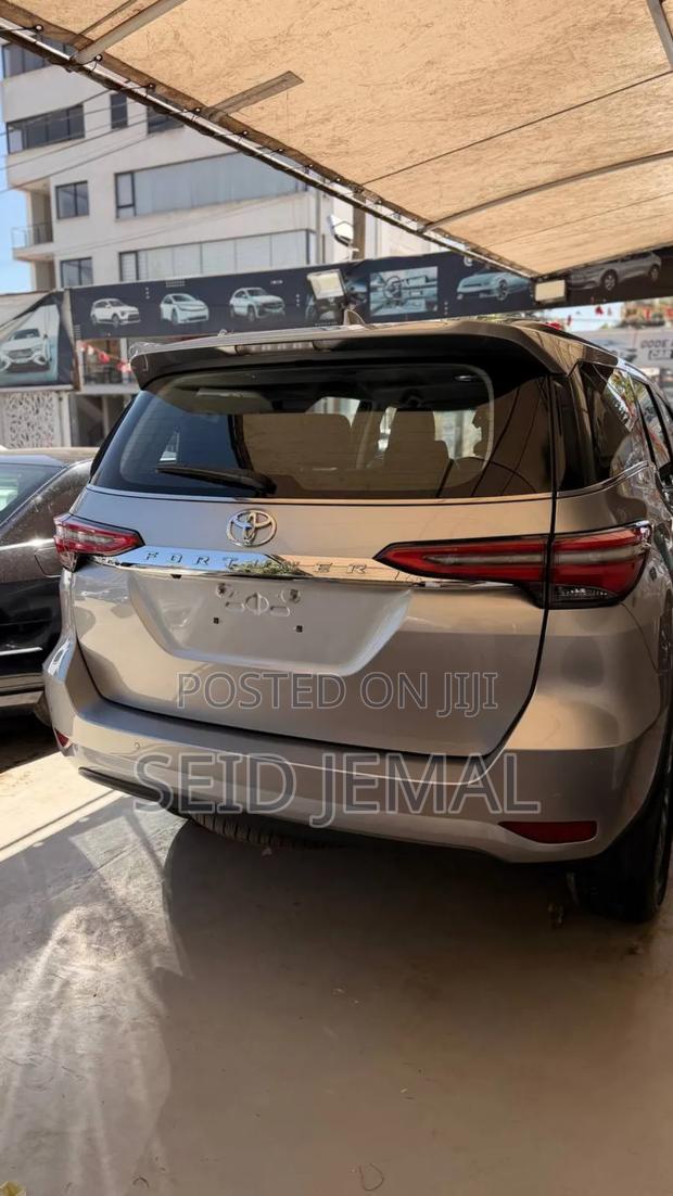 Toyota Fortuner 2023 Black