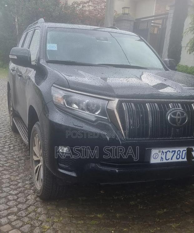 Toyota Land Cruiser Prado 2.8 2023 Gray