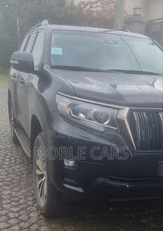 Toyota Land Cruiser Prado 2023 Black