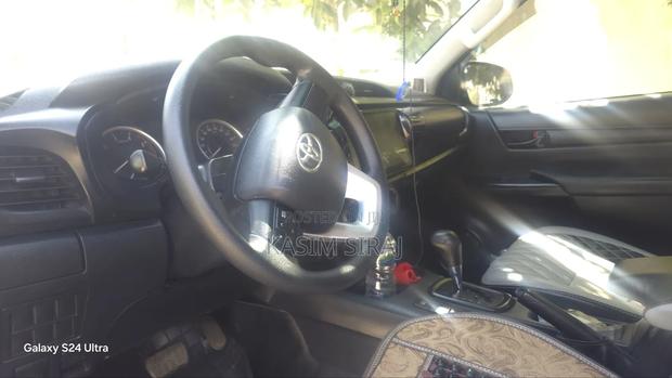 Toyota Hilux Revo Double Cab Deisel 2.4 AWD 2017 Silver