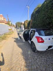 Suzuki Swift 2021 White for sale