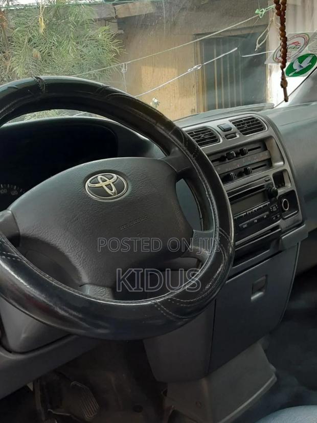 Toyota HiAce 220 2007 White