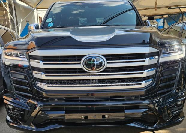 Toyota Land Cruiser 2023 Beige